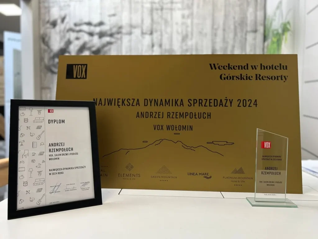 Nagroda VOX „Największa dynamika sprzedaży 2024” dla salonu VOX Wołomin – dyplom i statuetka
